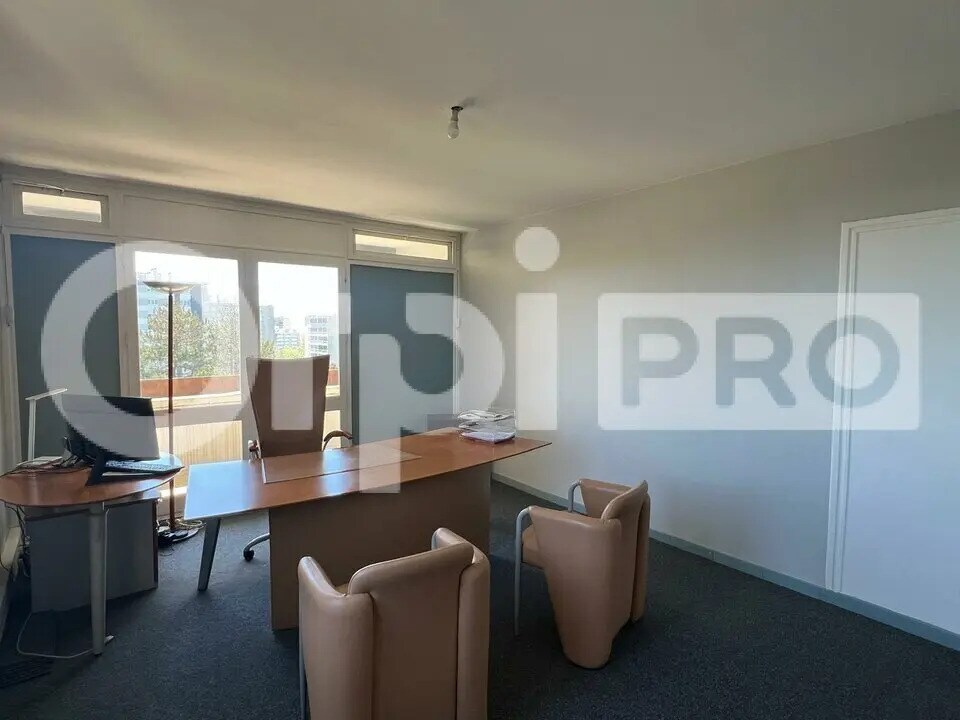 Office in Rillieux-la-Pape to rent Interior Photo- Image 1 of 10