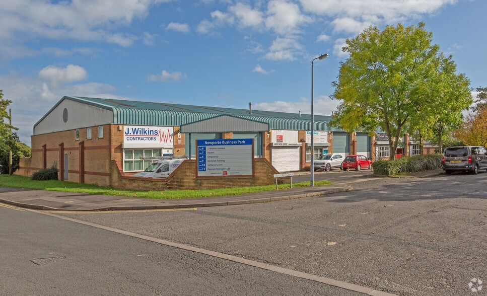 Cardinal Clos, Lincoln for sale - Primary Photo - Image 1 of 1