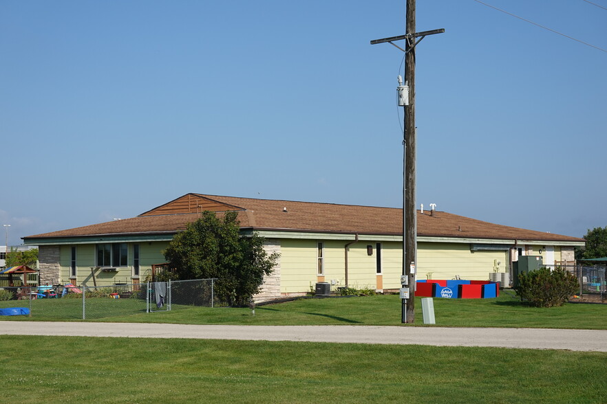 574 N Prairie Rd, Fond Du Lac, WI for sale - Building Photo - Image 1 of 1