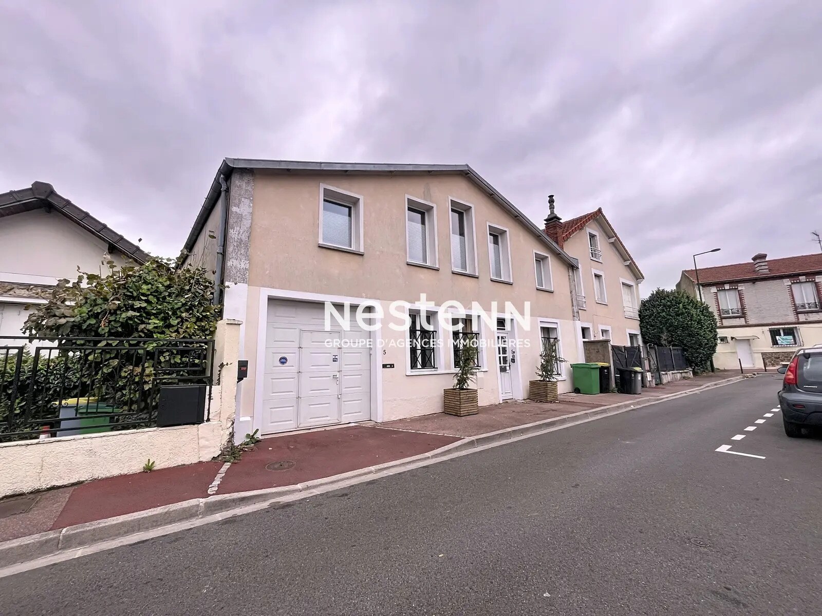 Office in Les Pavillons-sous-Bois to rent Primary Photo- Image 1 of 8