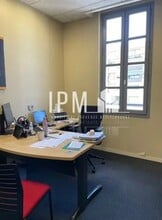 Retail in Marseille to rent Interior Photo- Image 2 of 2