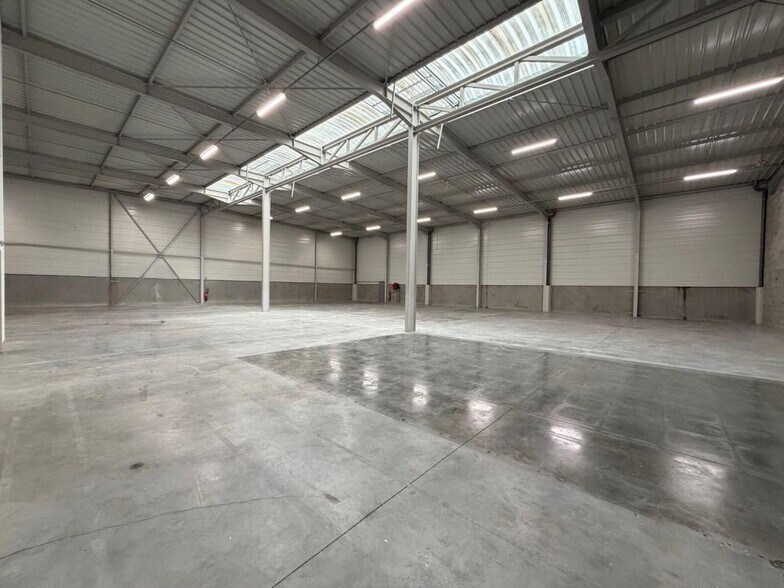 Light Industrial in Saint-Priest to rent - Building Photo - Image 3 of 12