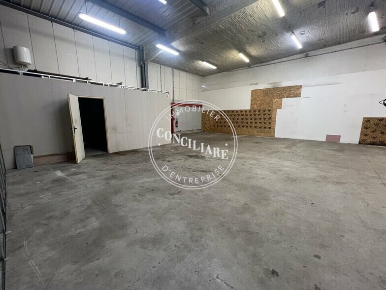 49 Route De Paris, Aucamville to rent - Interior Photo - Image 3 of 5
