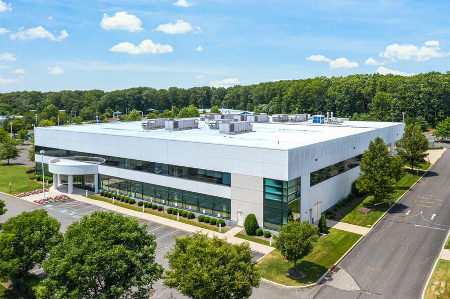 260 Industrial Way W, Eatontown, NJ for sale - Building Photo - Image 1 of 1