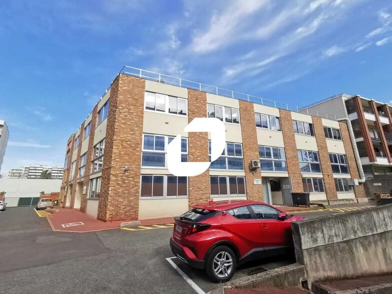 47-49 Rue De La Vanne, Montrouge to rent - Building Photo - Image 2 of 57