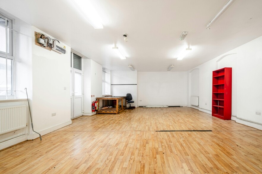 91-99 Fieldgate St, London to rent - Interior Photo - Image 3 of 11