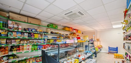 251-257 Burnt Oak Broa, Edgware to rent Interior Photo- Image 2 of 9