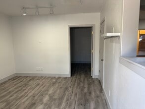 800-810 W State St, Garland, TX to rent Building Photo- Image 1 of 9