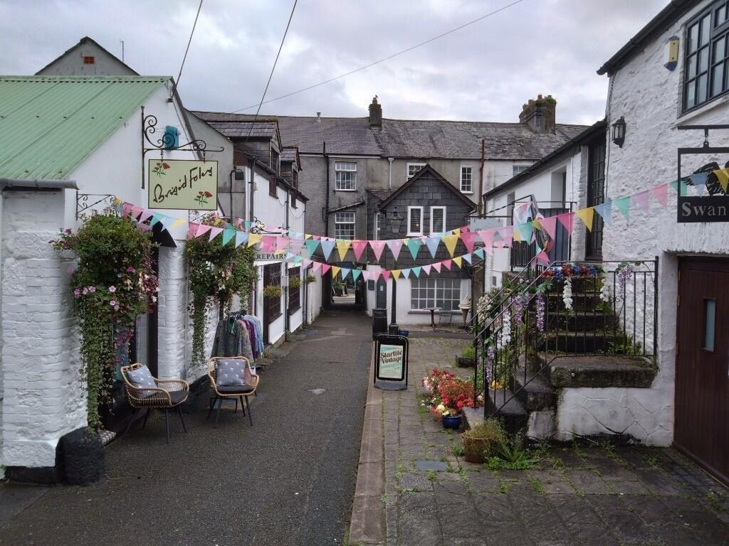 Paddons Row, Tavistock to rent Building Photo- Image 1 of 2