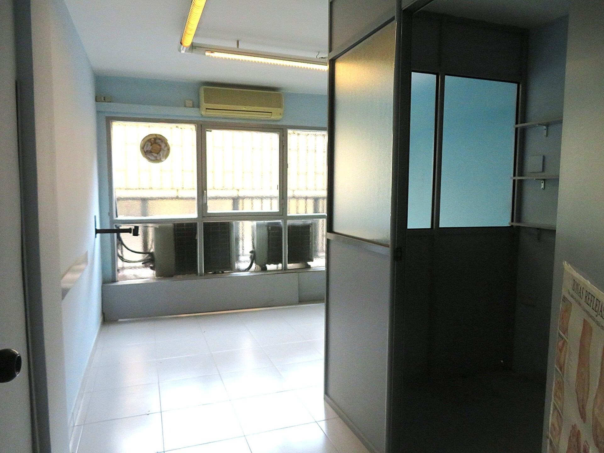 Retail in Barcelona, Barcelona to rent Primary Photo- Image 1 of 2