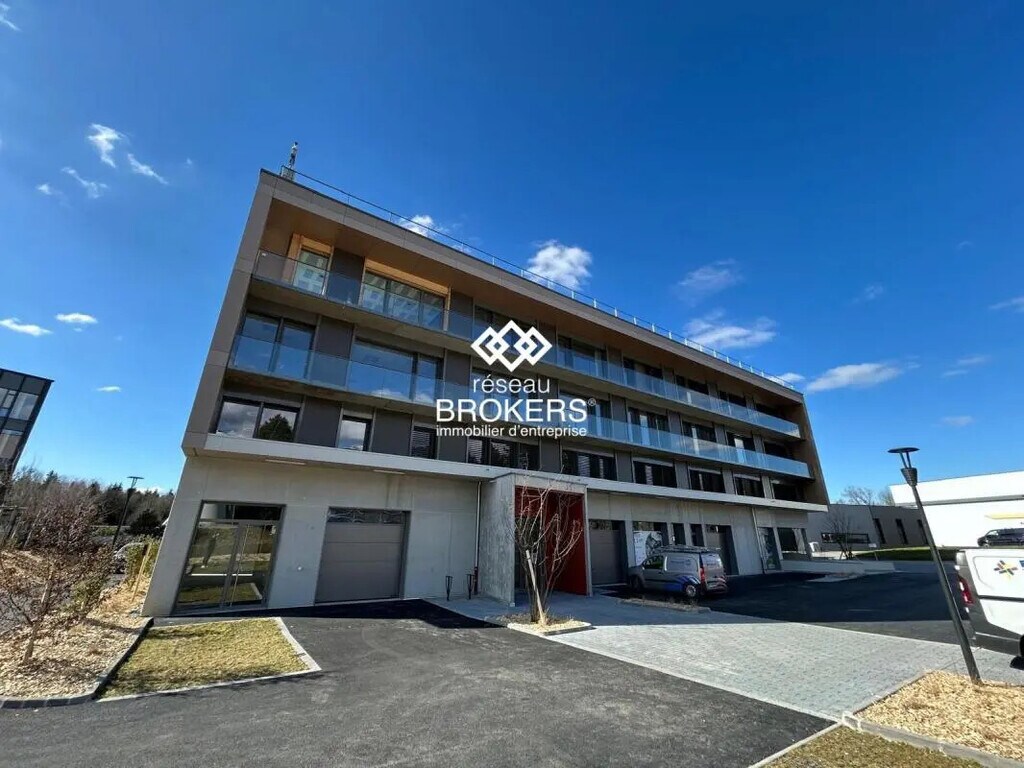 Location Entrepôt 131 m² à 389 m² - Photo 1