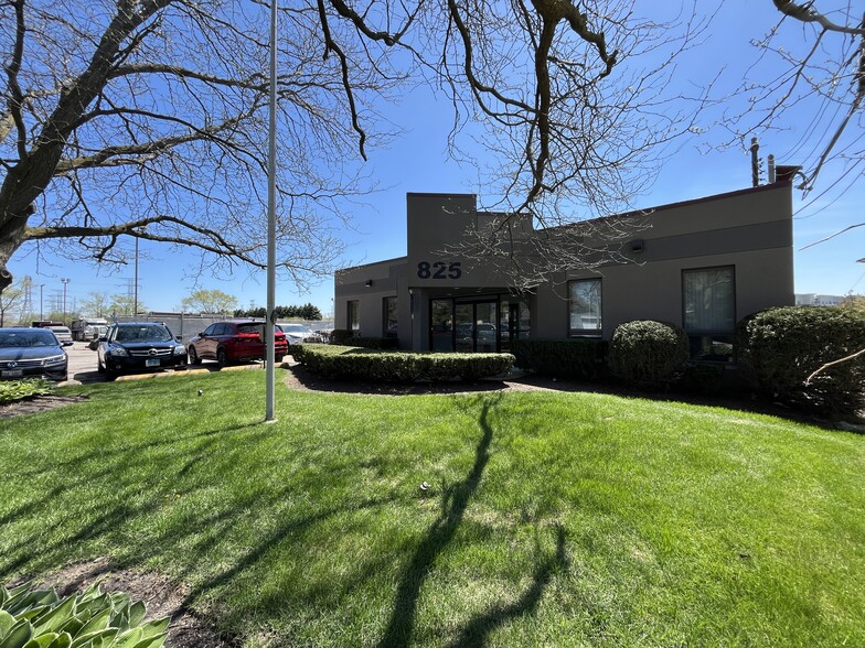 825 Seegers Rd, Des Plaines, IL for sale - Building Photo - Image 2 of 13