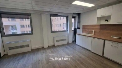 Office in Lyon to rent Interior Photo- Image 1 of 6