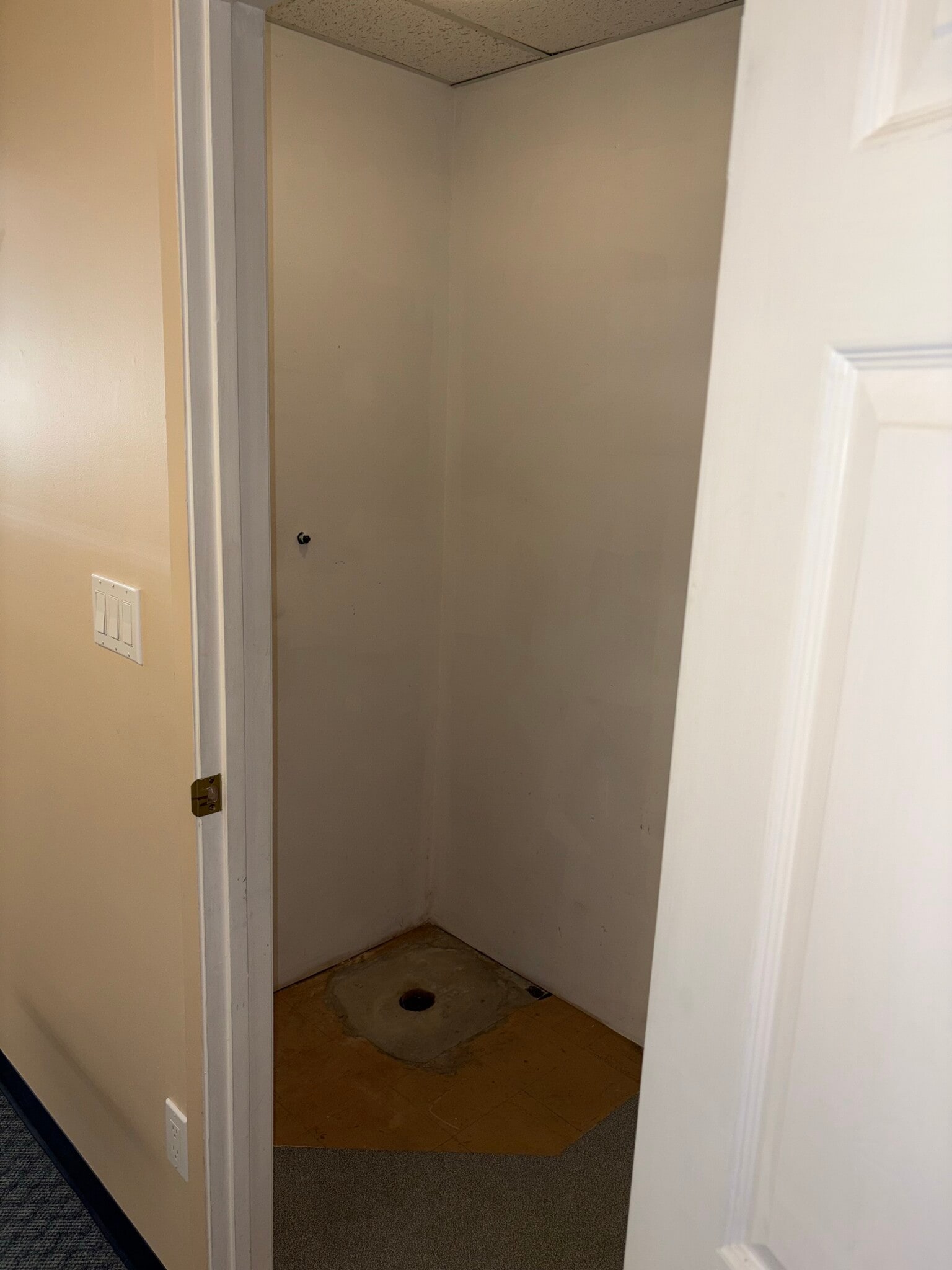 1900-1950 Lonsdale Ave, North Vancouver, BC to rent Interior Photo- Image 1 of 7