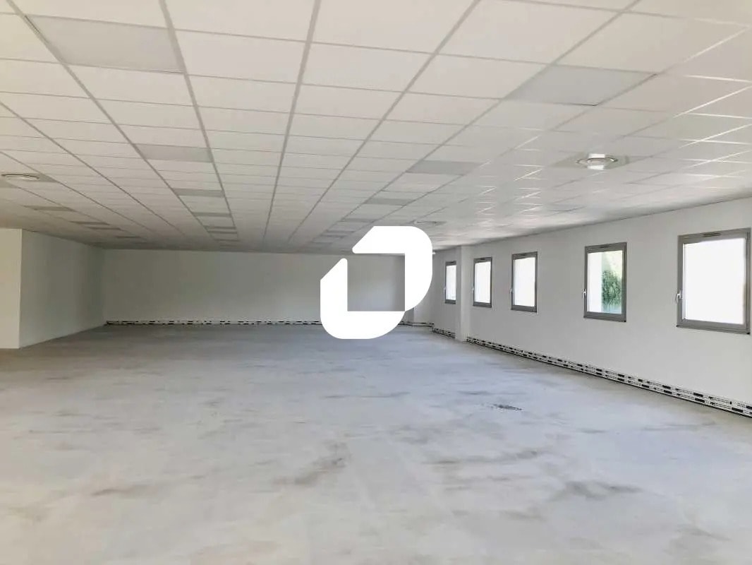 Office in Saint-Priest to rent Interior Photo- Image 1 of 7