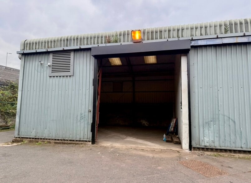 Wednesfield road, Wolverhampton to rent - Building Photo - Image 3 of 8