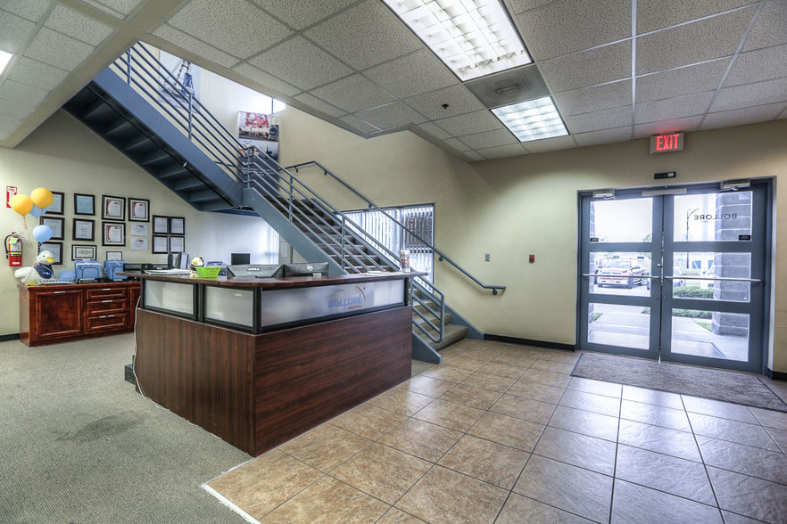 15490 Vickery Dr, Houston, TX for sale - Lobby - Image 3 of 9