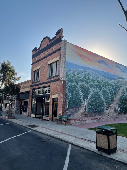 216 E Pine St, Exeter, CA for rent - Building Photo - Image 3 of 15