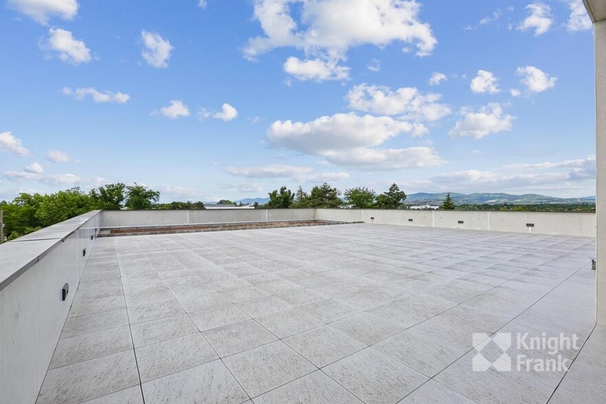 8 B Chemin Des Cuers, Dardilly to rent - Building Photo - Image 2 of 6