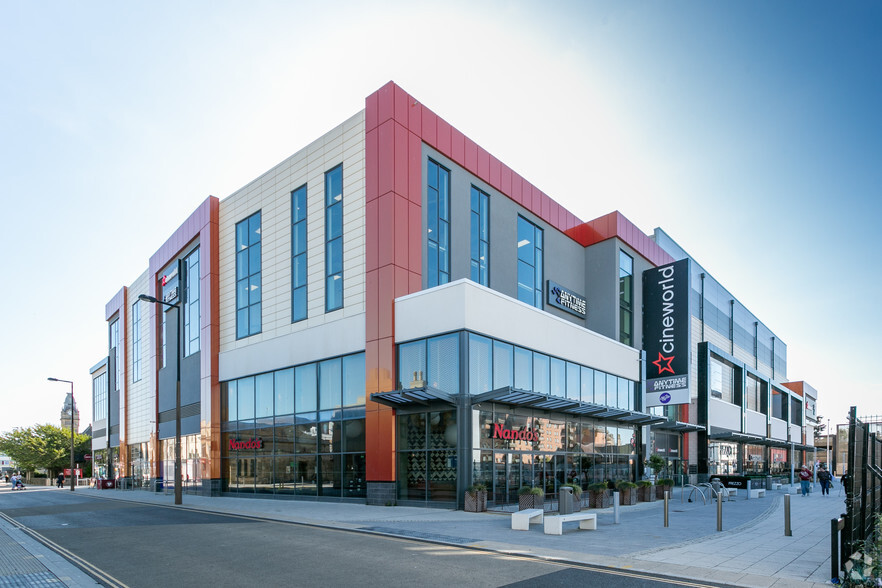 Dolphin Sq, Weston Super Mare to rent - Building Photo - Image 2 of 4