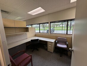 5450 Wansford Way, Rockford, IL to rent Interior Photo- Image 2 of 8