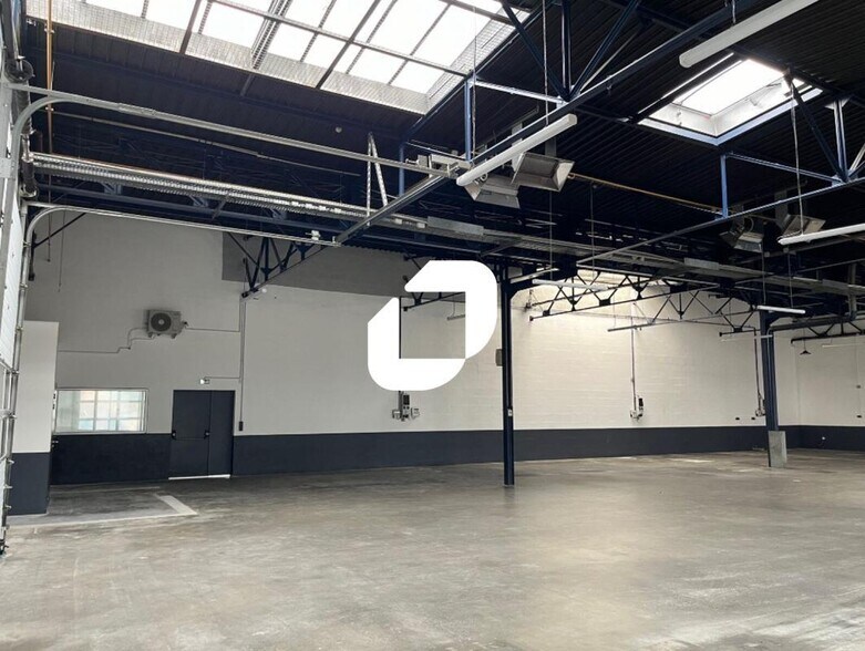 Light Industrial in Vénissieux to rent - Interior Photo - Image 3 of 16