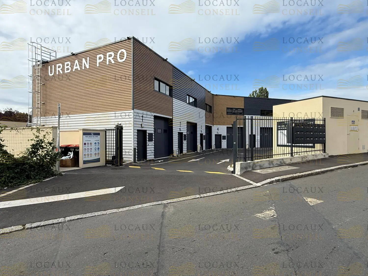 Light Industrial in Épinay-sur-Seine to rent Building Photo- Image 1 of 4