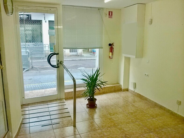 Retail in Sitges, Barcelona to rent - Interior Photo - Image 2 of 2