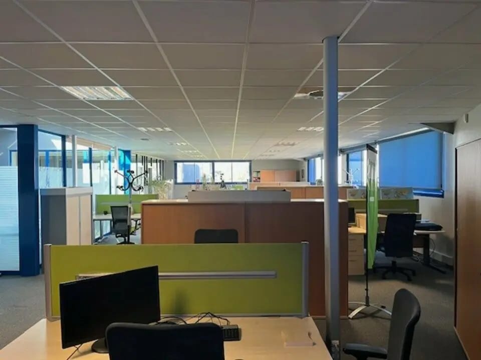 Location Bureaux 1 250 m² - Photo 1