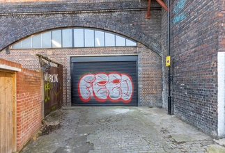Institute Pl, London to rent Building Photo- Image 2 of 7