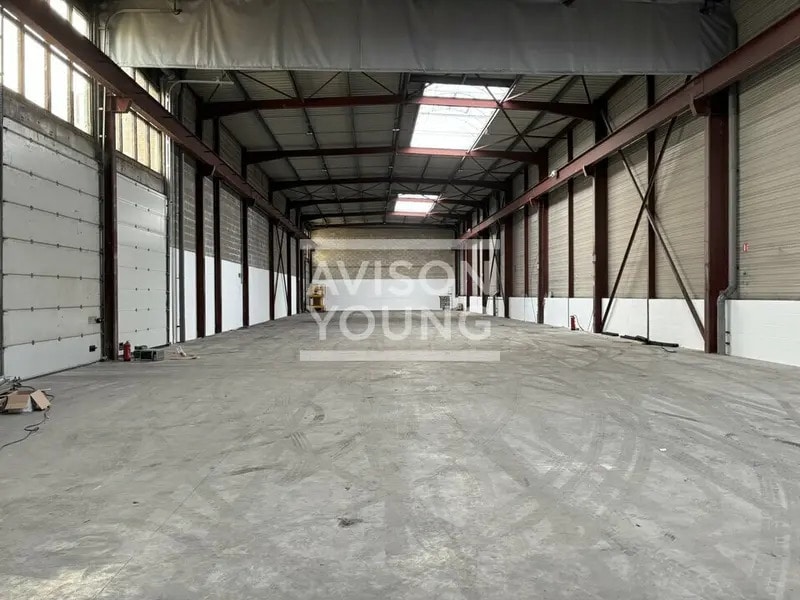 Location Local d'activités 1 296 m² - Photo 1