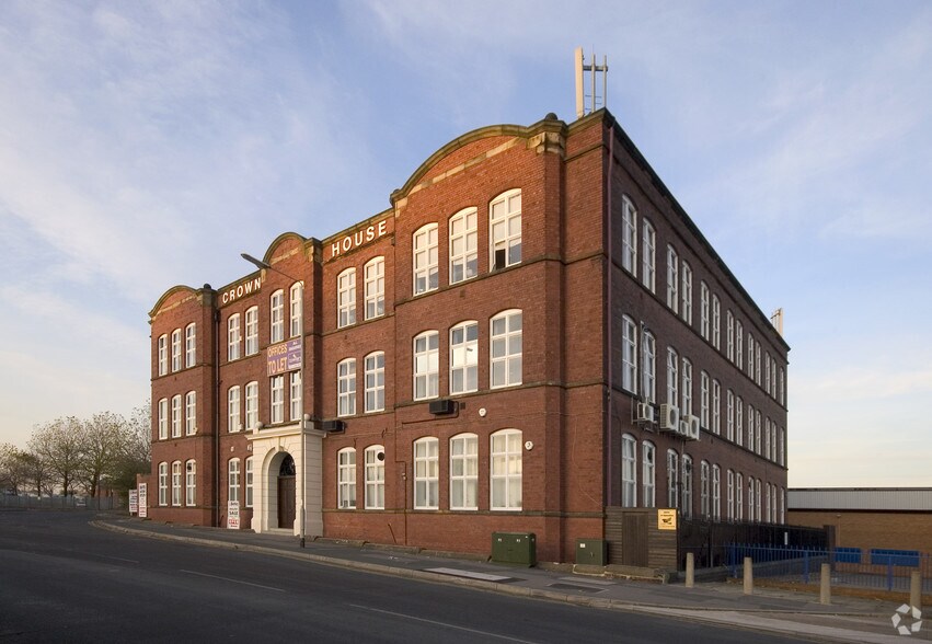 Armley Rd, Leeds to rent - Primary Photo - Image 1 of 4