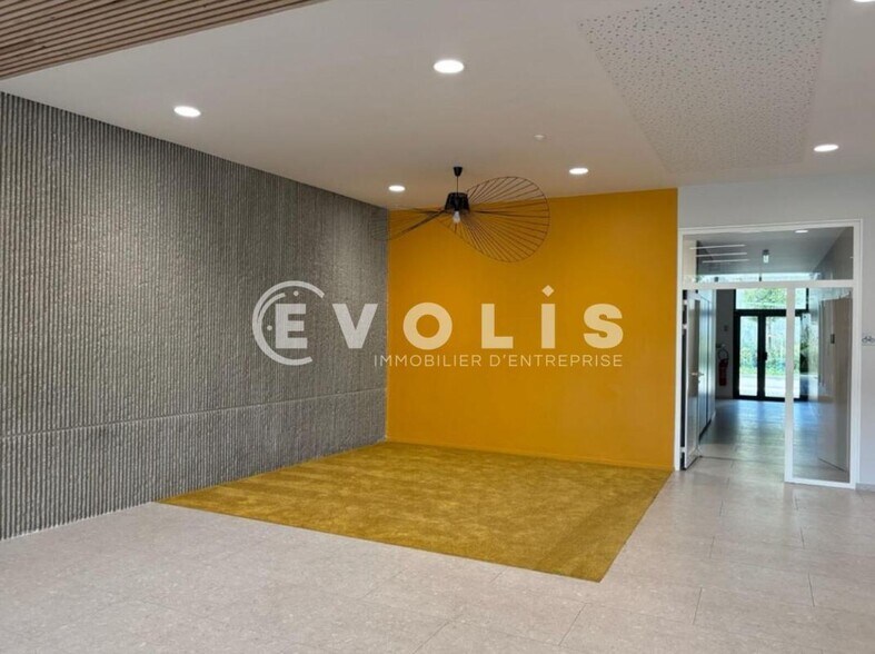 70 A Cours Tolstoï, Villeurbanne for sale - Building Photo - Image 3 of 11