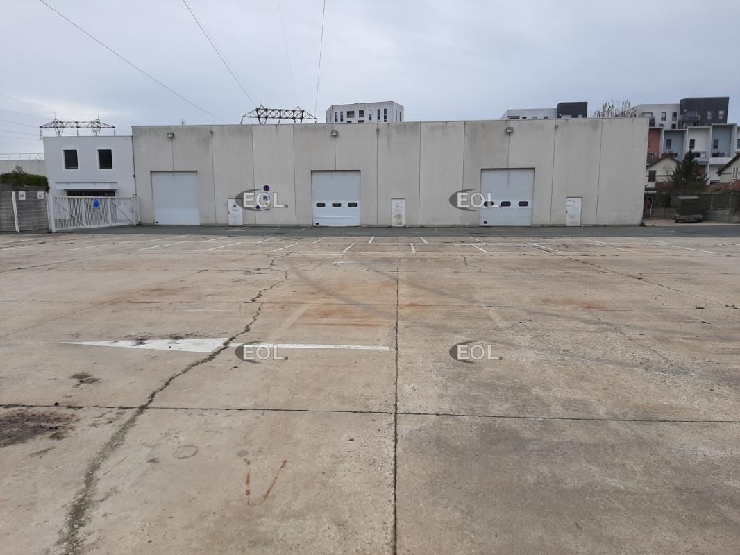 Light Industrial in Vitry-sur-Seine to rent Building Photo- Image 1 of 18