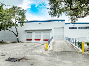 4915 NW 159th St, Miami Lakes, FL for rent Building Photo- Image 2 of 8