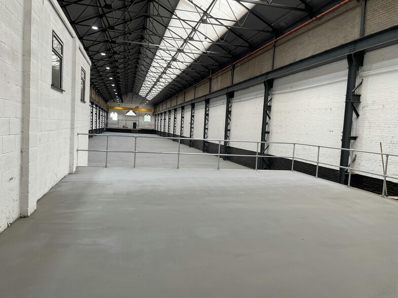 Kayley, Ashton-Under-Lyne to rent - Building Photo - Image 3 of 7