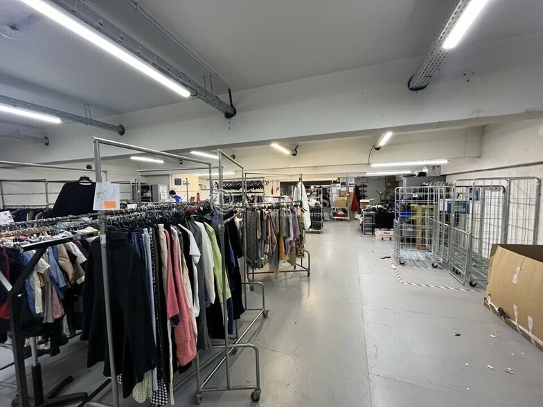 Light Industrial in Pantin to rent - Building Photo - Image 2 of 8