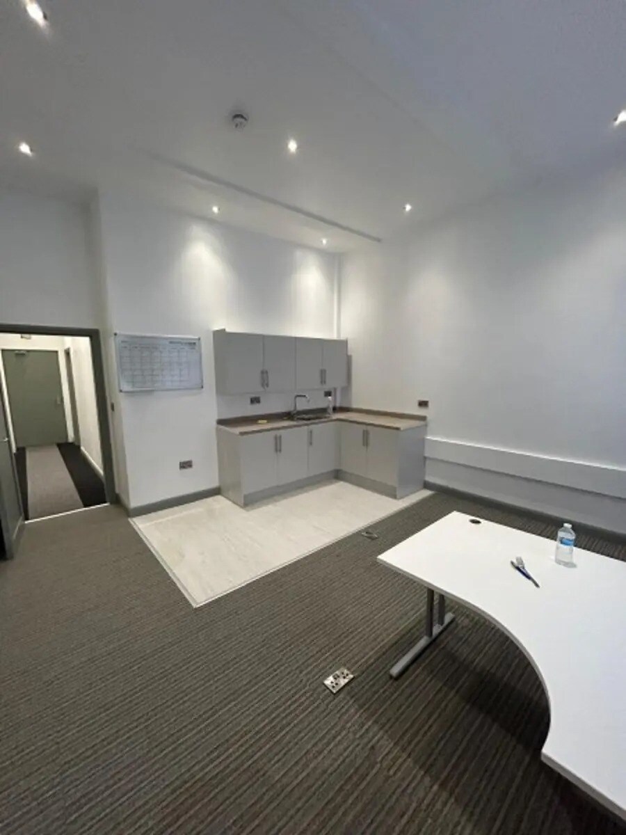 Cakebread St, Manchester to rent Interior Photo- Image 1 of 5