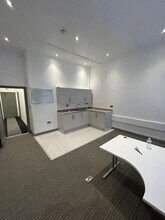 Cakebread St, Manchester to rent Interior Photo- Image 1 of 5