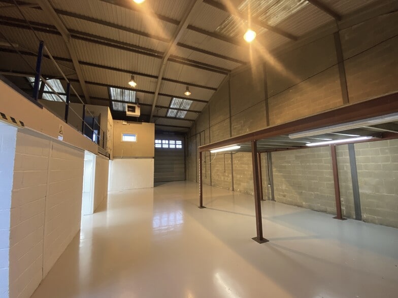Lysander Way, Salisbury to rent - Building Photo - Image 3 of 5