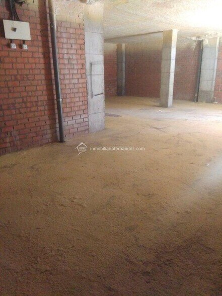 Retail in Cáceres, Cáceres for sale - Building Photo - Image 1 of 8