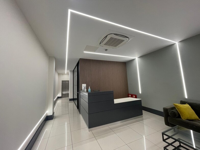 123 Minories, London for sale - Interior Photo - Image 3 of 16