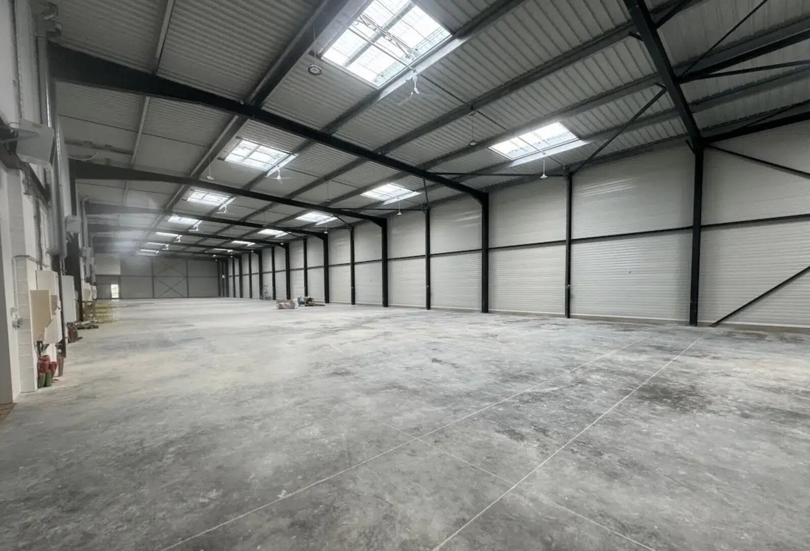 Light Industrial in Ferrières-en-Brie to rent Interior Photo- Image 1 of 4