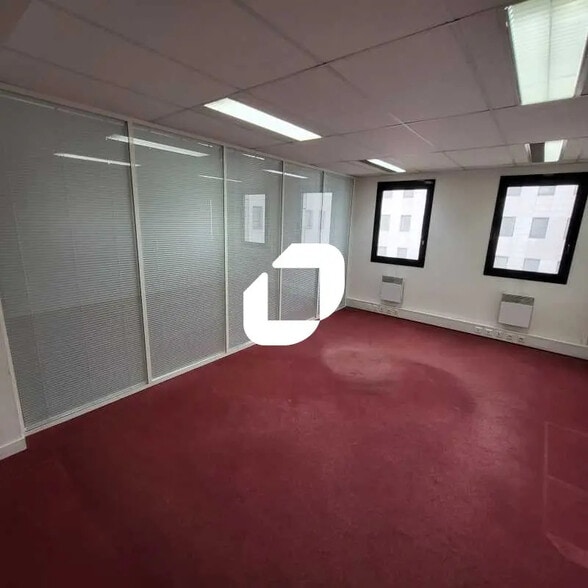 177 Avenue Georges Clemenceau, Nanterre for sale - Interior Photo - Image 3 of 15