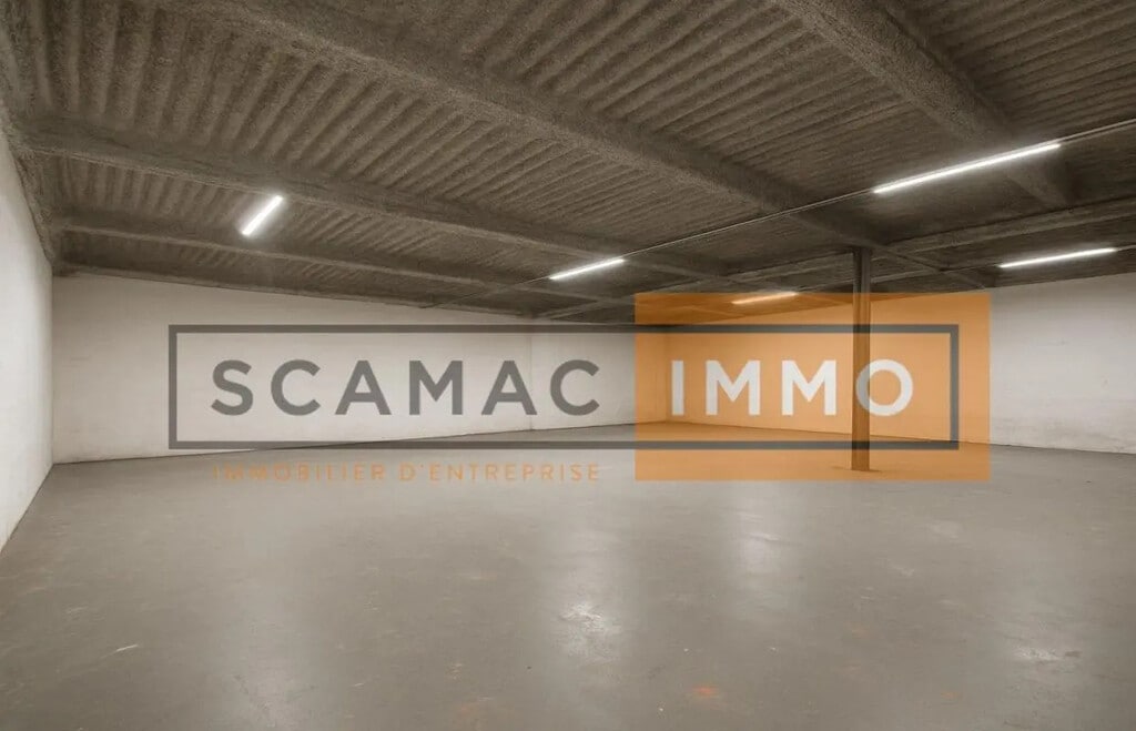 Location Entrepôt 775 m² - Photo 1