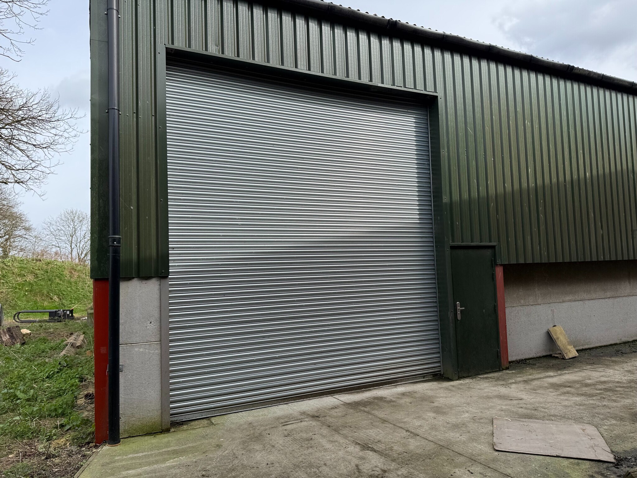 Partridge Ln, Dorking to rent Building Photo- Image 1 of 4
