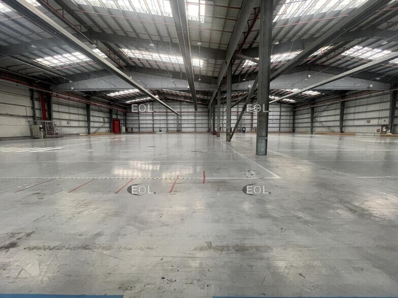 Industrial in Gennevilliers to rent - Interior Photo - Image 2 of 6