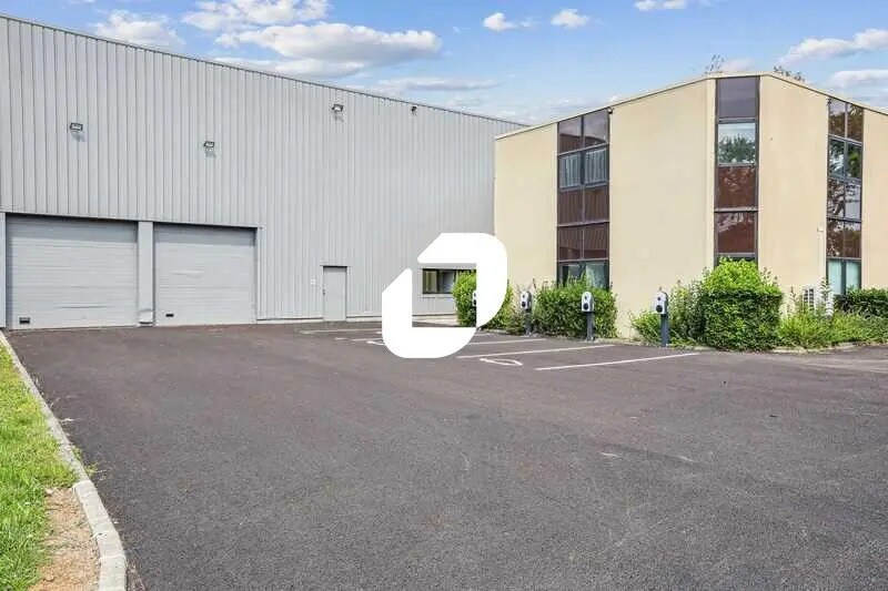 Light Industrial in Lisses to rent - Building Photo - Image 2 of 19