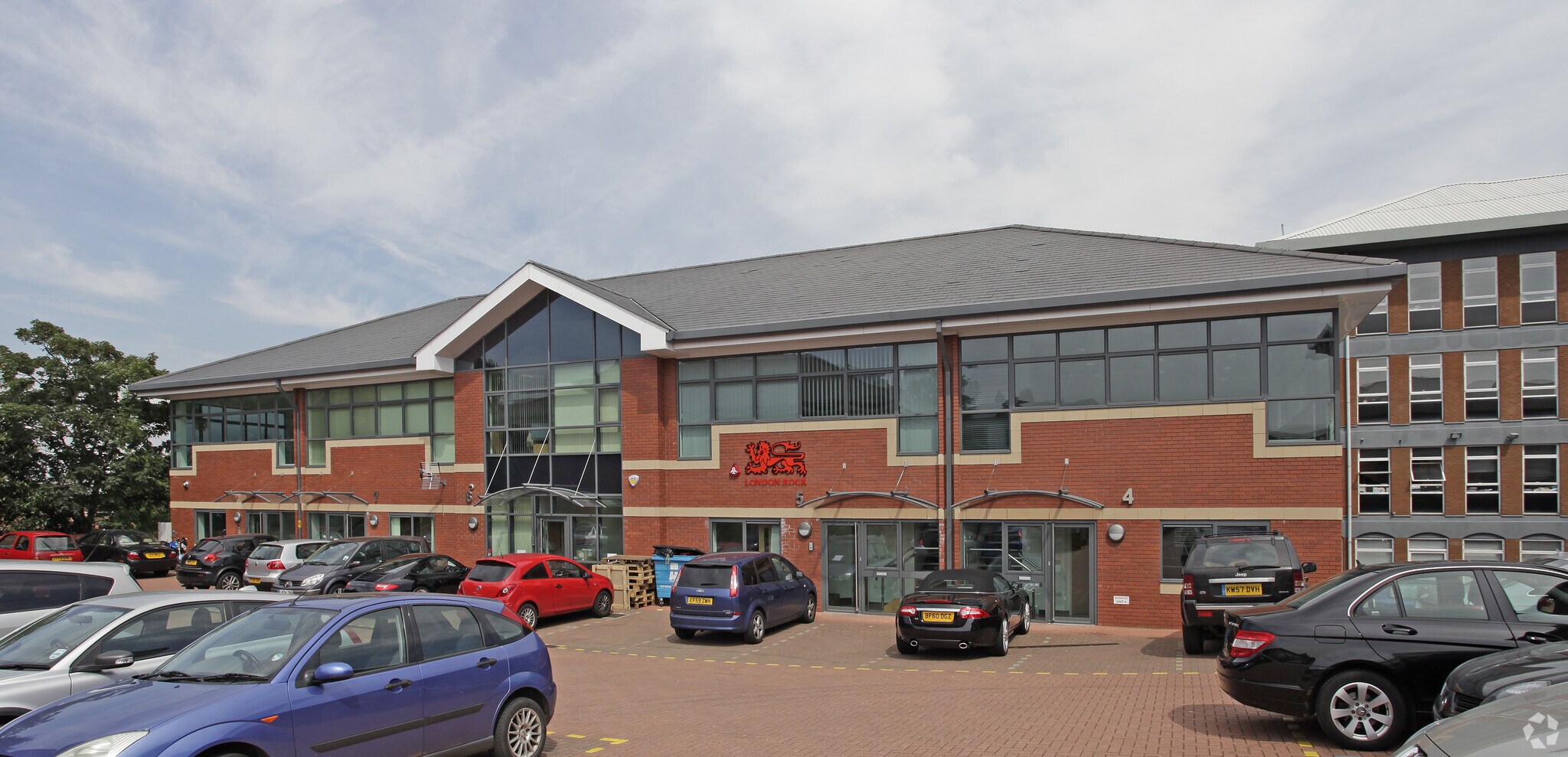 Manor Way, Borehamwood for sale Primary Photo- Image 1 of 1