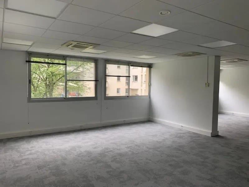 65 Rue Jean Jacques Rousseau, Suresnes to rent Interior Photo- Image 1 of 6